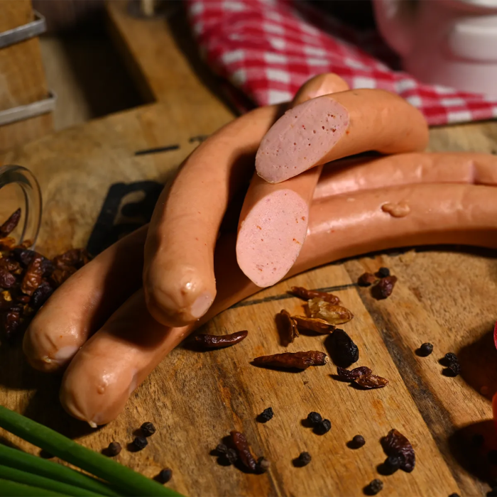 Házi sertés virsli chilis